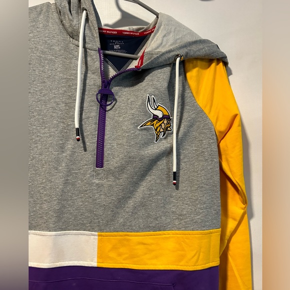 NFL x Tommy Hilfiger - Vikings hooded color block dress. - Picture 4 of 7